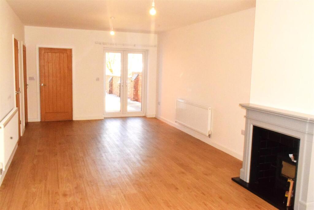 42 living room 12.JPG