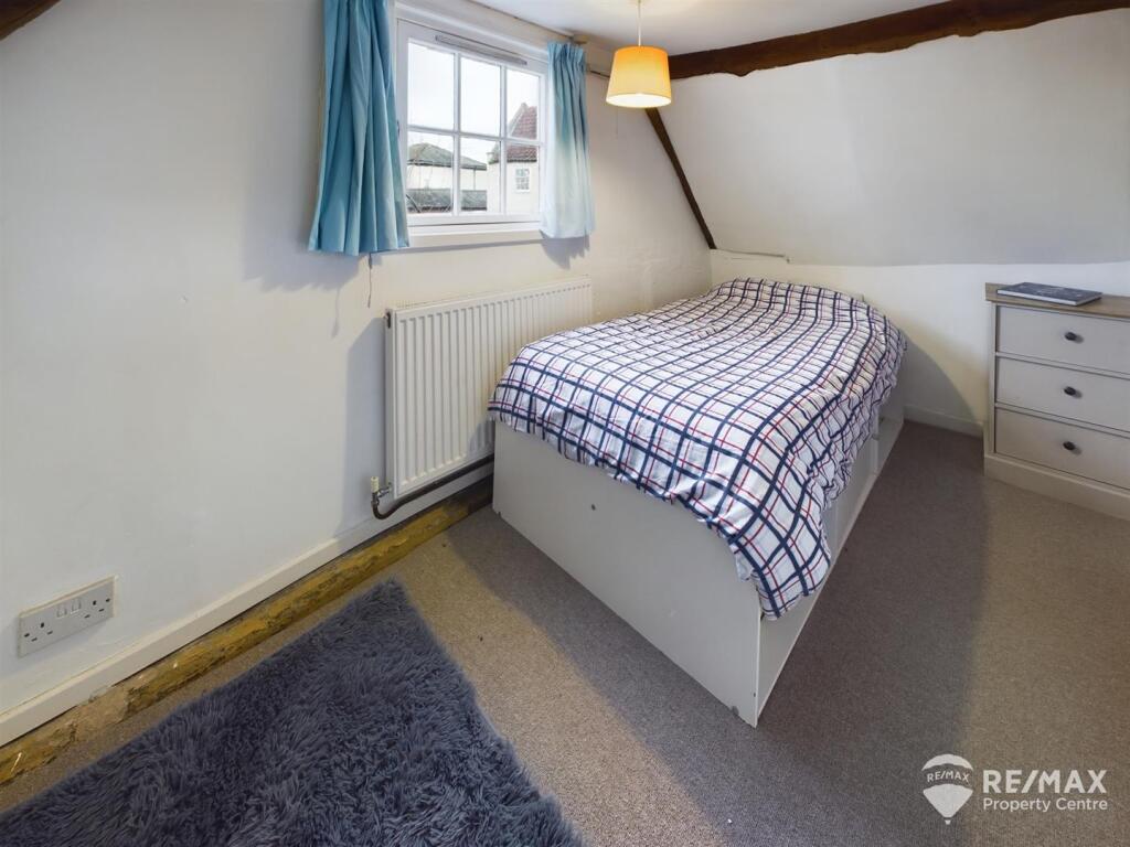Bedroom 5.jpg
