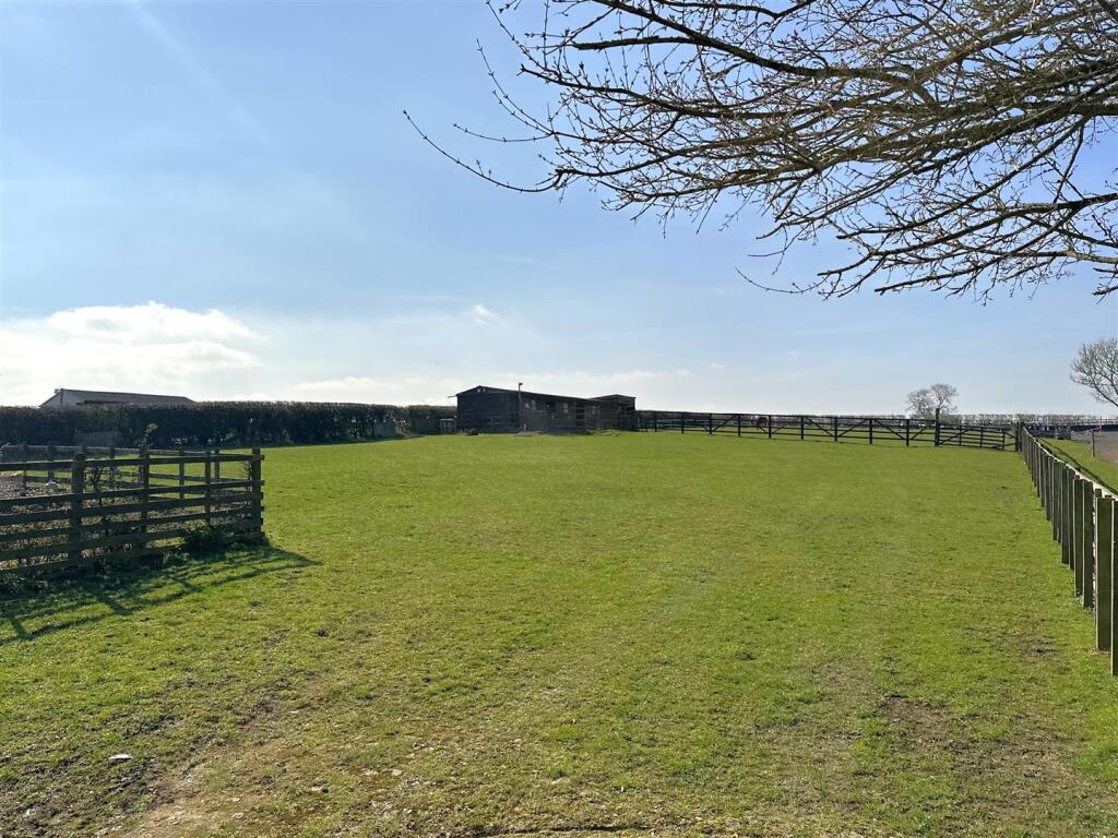 Rear Paddock With Stables 629