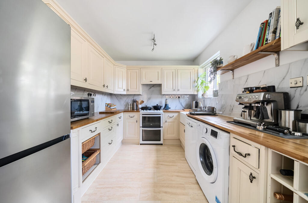 1307137-11-684b0e...