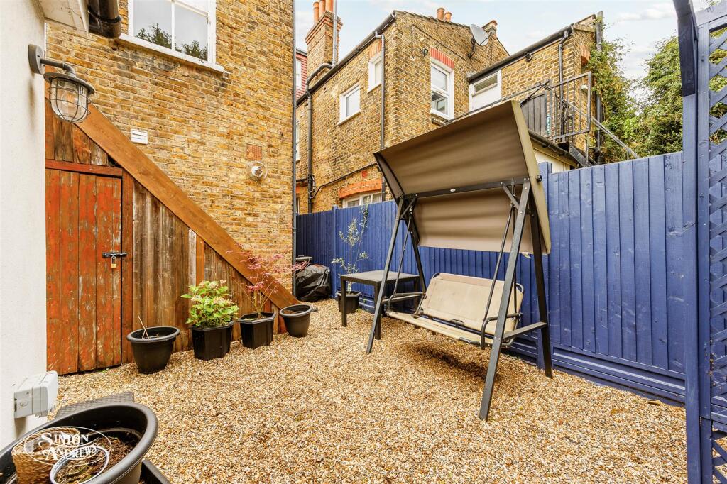 GFF 38 Lawn Gardens gard.jpg