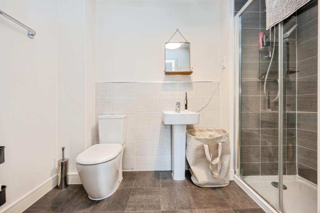 EN SUITE