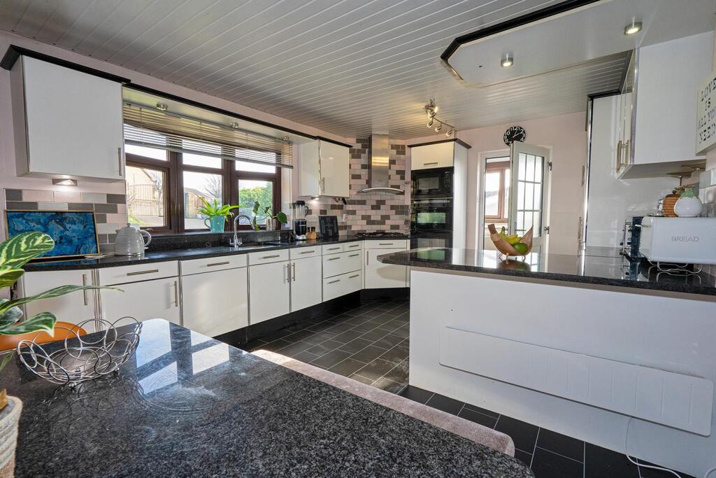 Kitchen_3.jpg