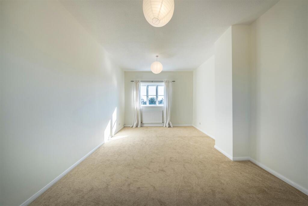 Main Bedroom 3.jpg