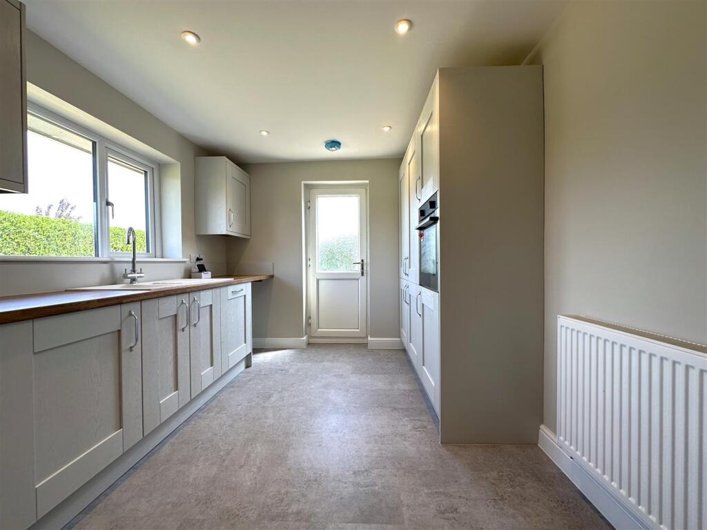 Well-Appointed Kitchen Space 664