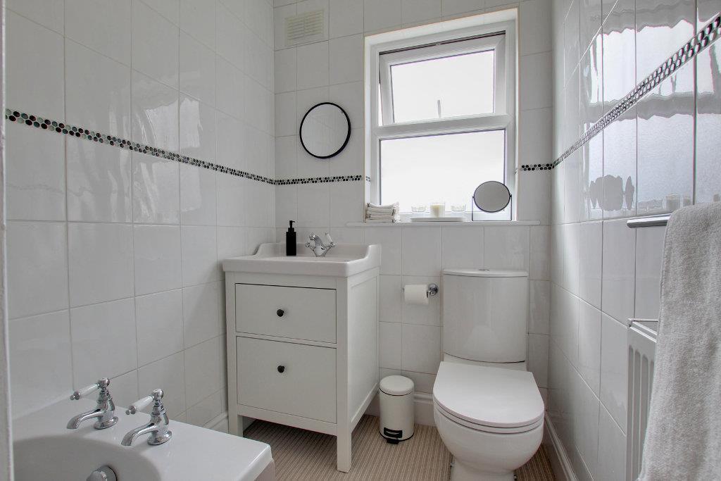 BATHROOM/W.C.