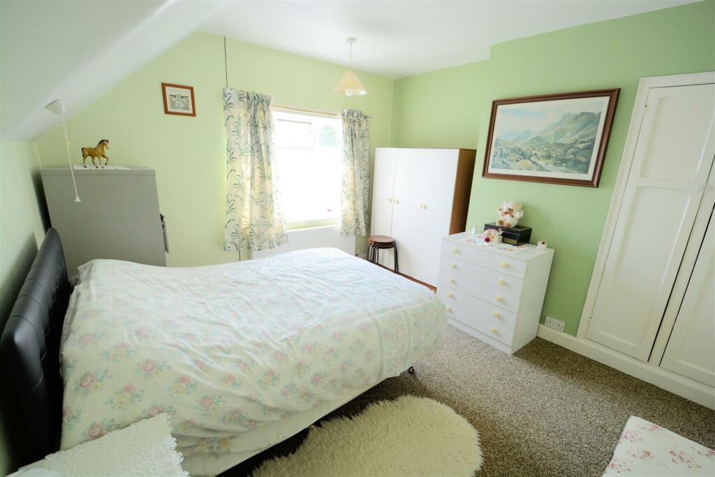 Bedroom 2 (rear)
