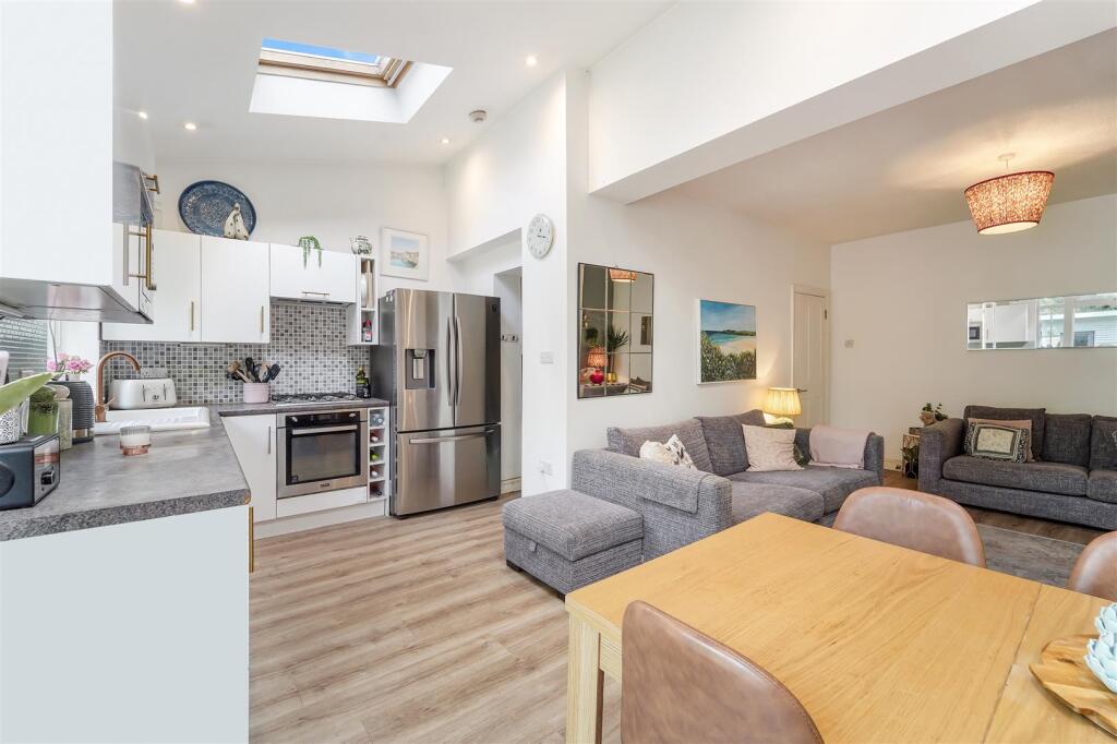 PHYLLIS AVENUE, 18 (18).jpg