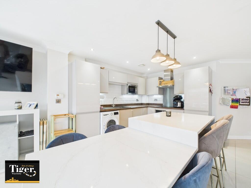 CAM02176G0-PR0507...