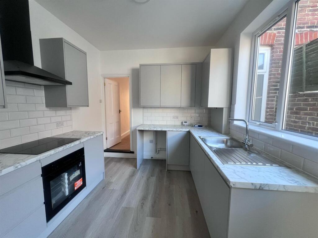86 Landguard kitchen 2.jpg