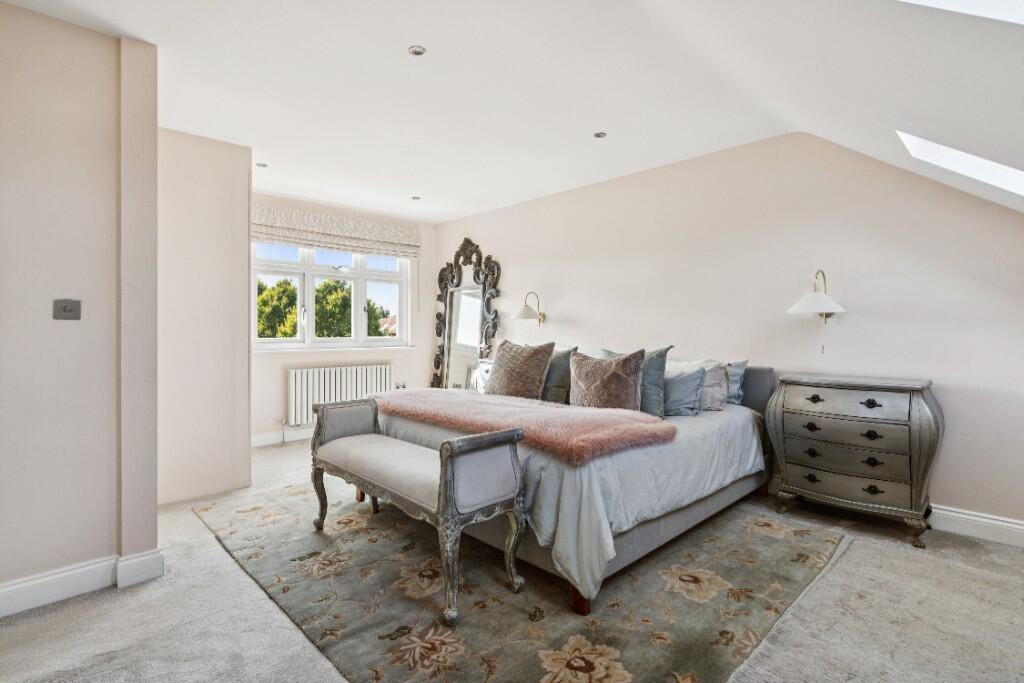 Clydesdale Gardens, London, TW10