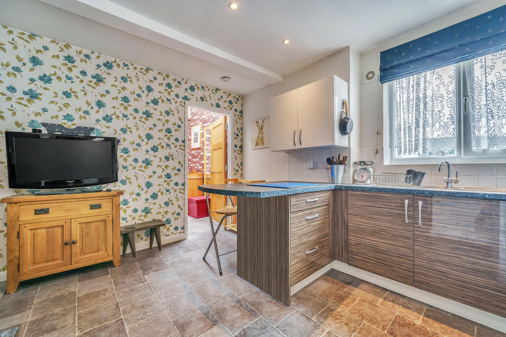 Rear Open Plan Li...