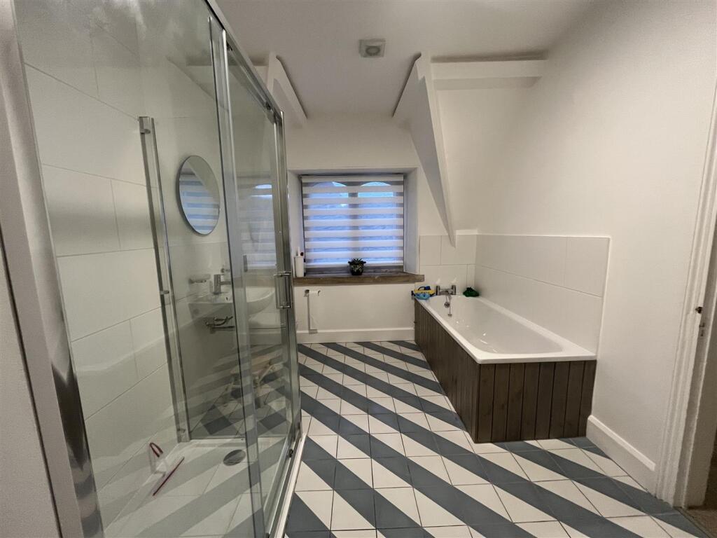 Rosare - Kids Bathroom 2.jpg