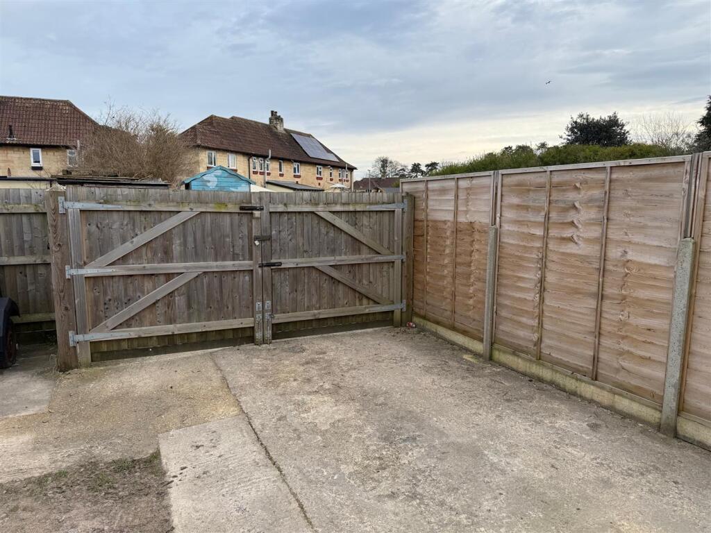 DRIVEWAY3.jpg