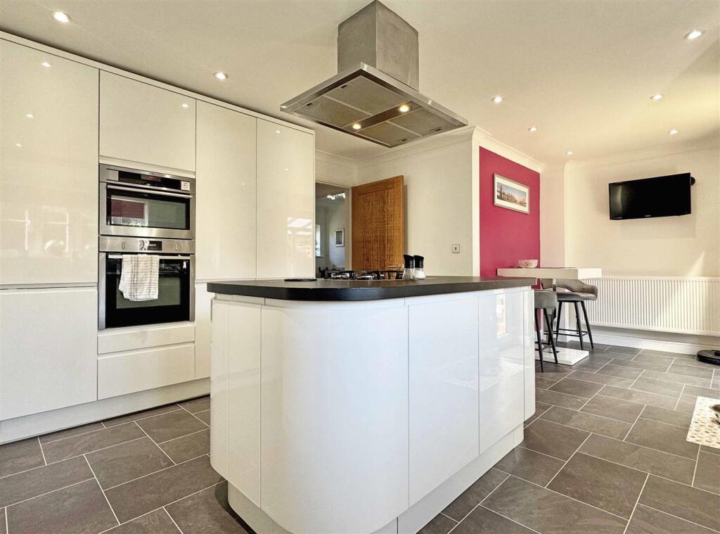 Kitchen c.jpg