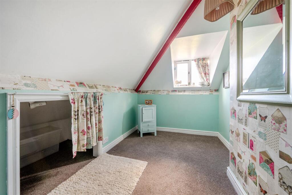 13 Carts Lane, Grendon