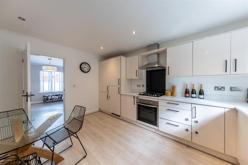 20 Shakerley Close-004.jpg