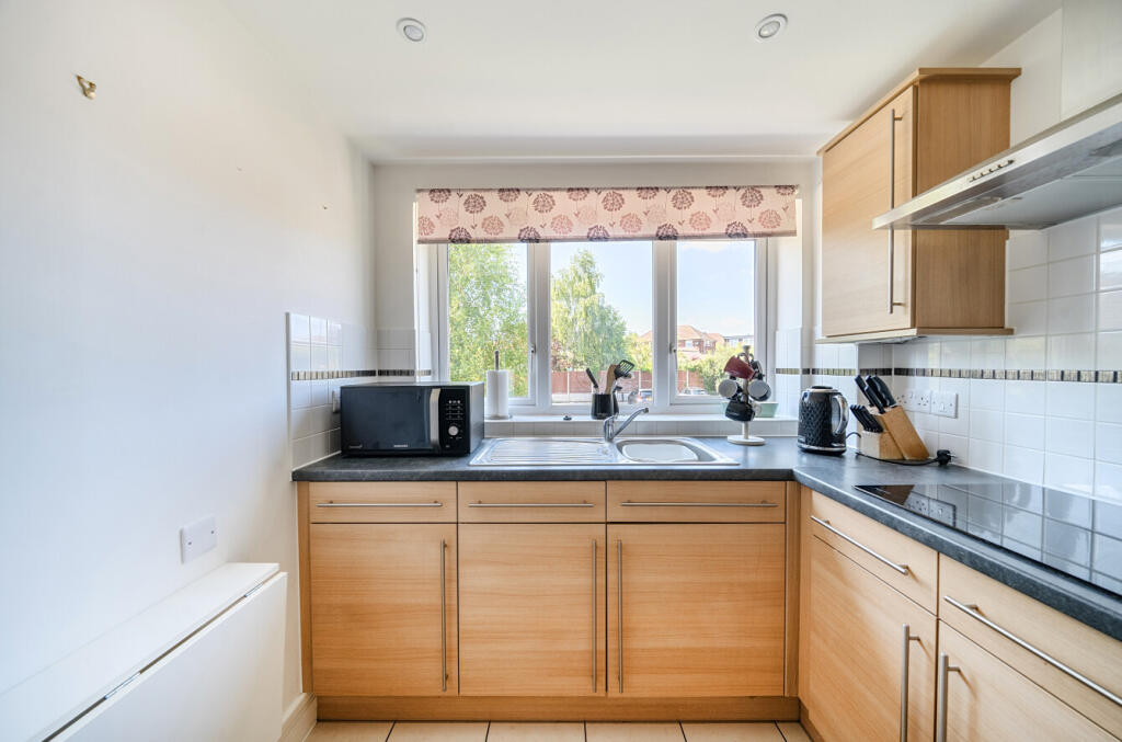 1311242-7-6852c2c...