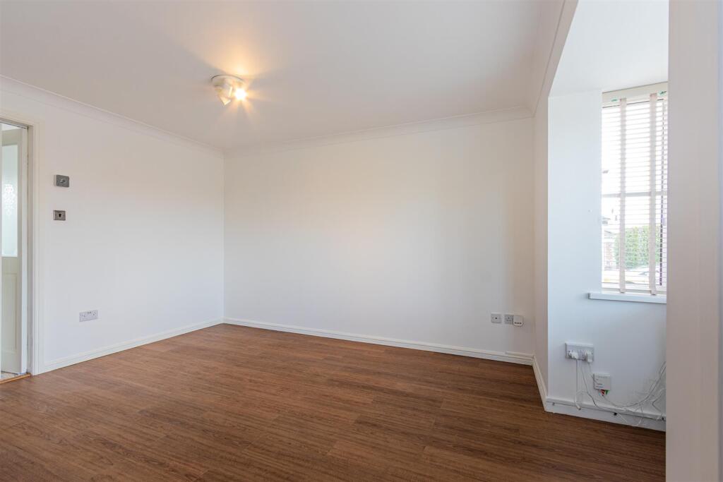 Greenway Court 39-8.jpg