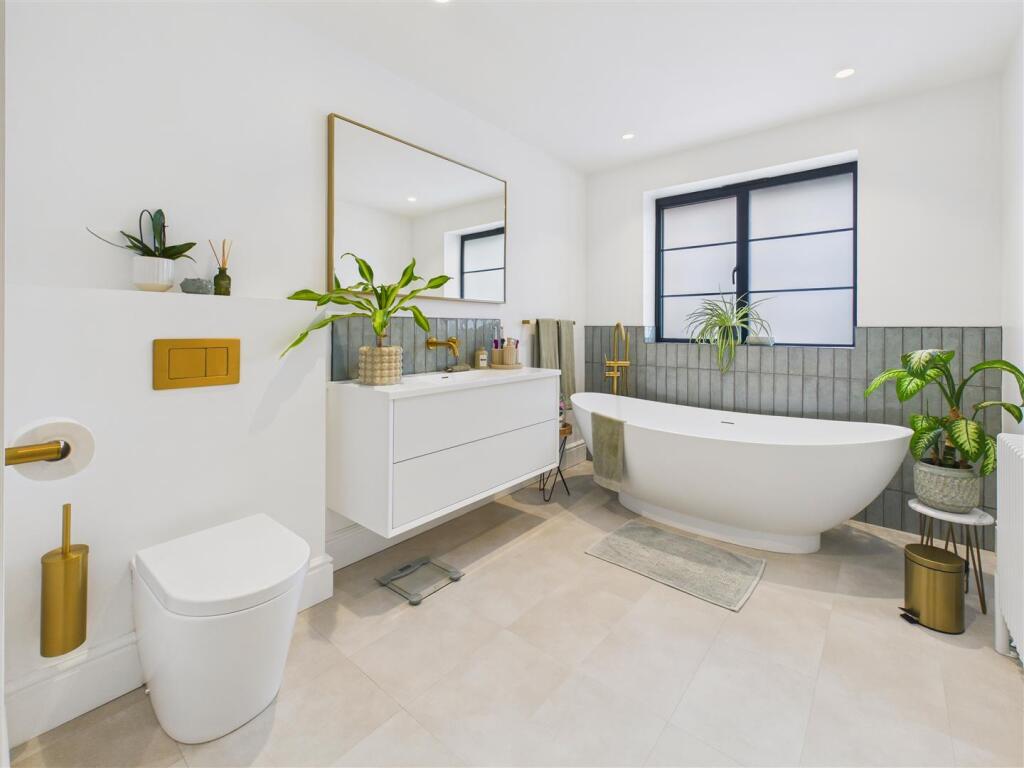 Bath/Shower Room