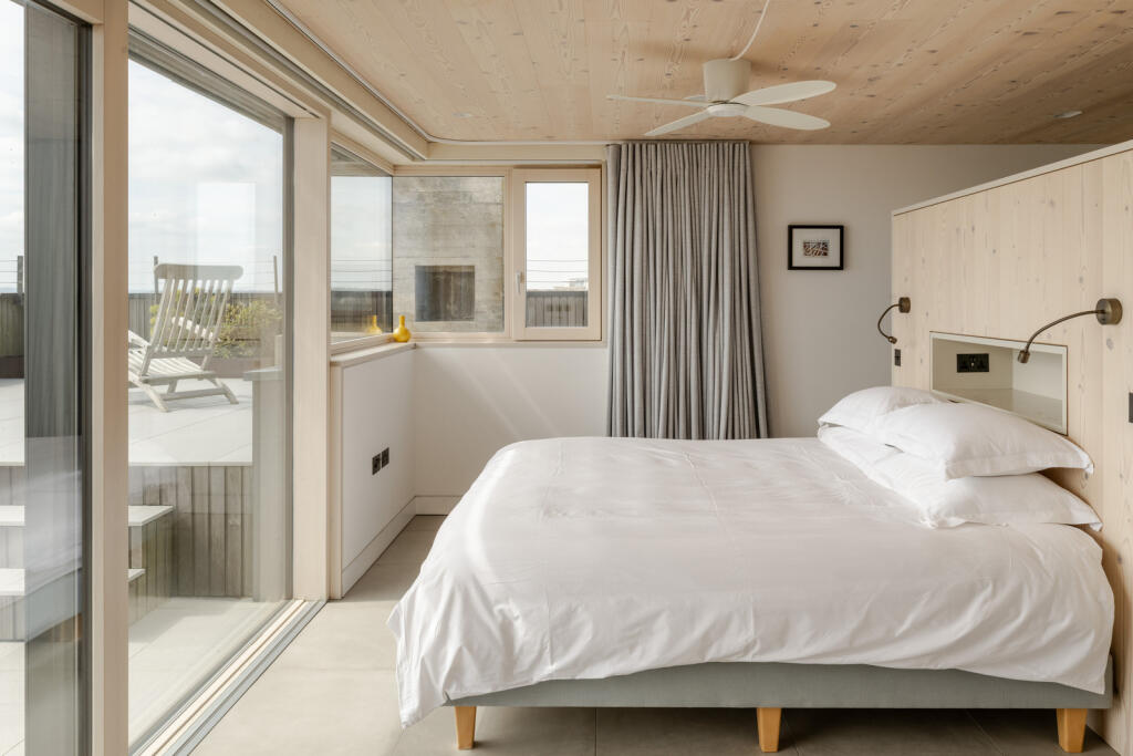 279974 - 20250424-THE-SEA-HOUSE_CAMBER_TMH-73_H...