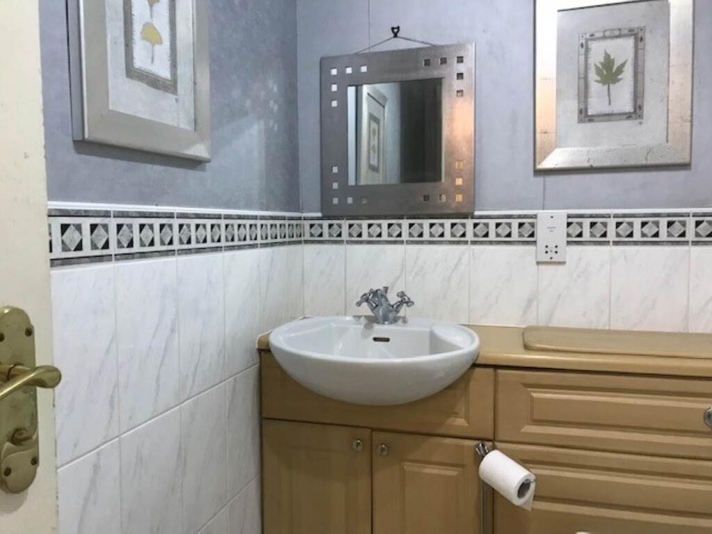 Bathroom1UG