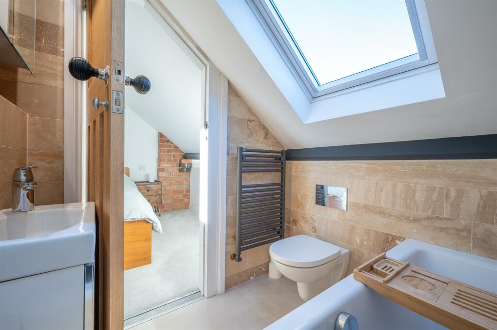 En-Suite Bathroom