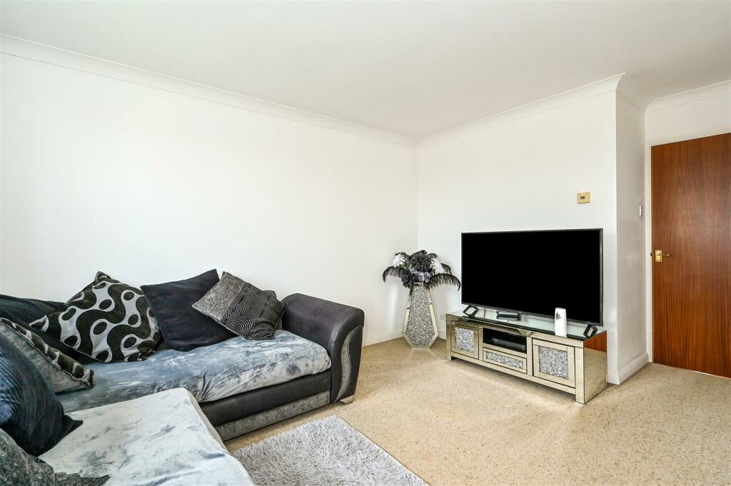 Sitting Room / Dining Room