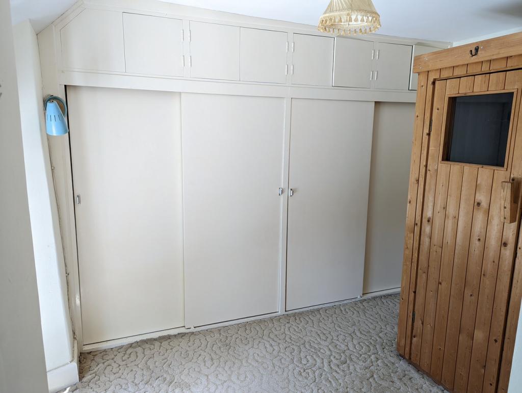 Dressing area and sa