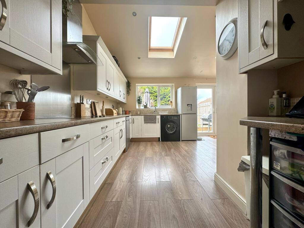 Kitchen / Dining Area