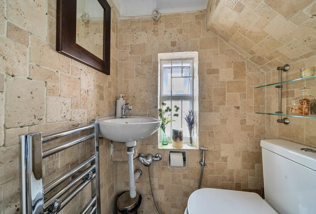 1310835-1-684af0a...