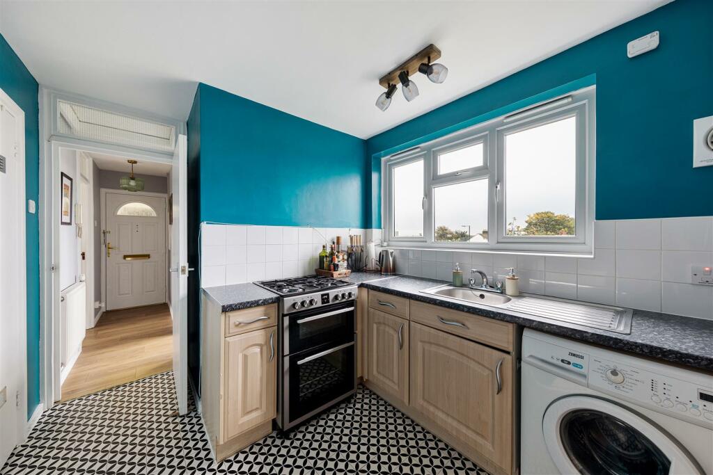 Forest View Road E12