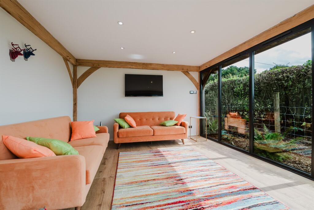 Detached Studio/Home