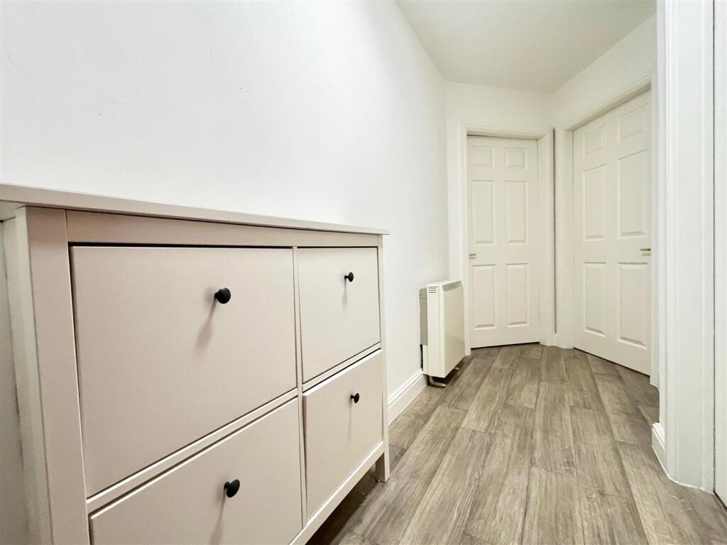 APARTMENT HALL