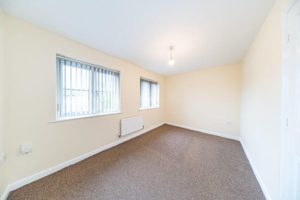 27 Molyneux Close bedroom 1.jpg