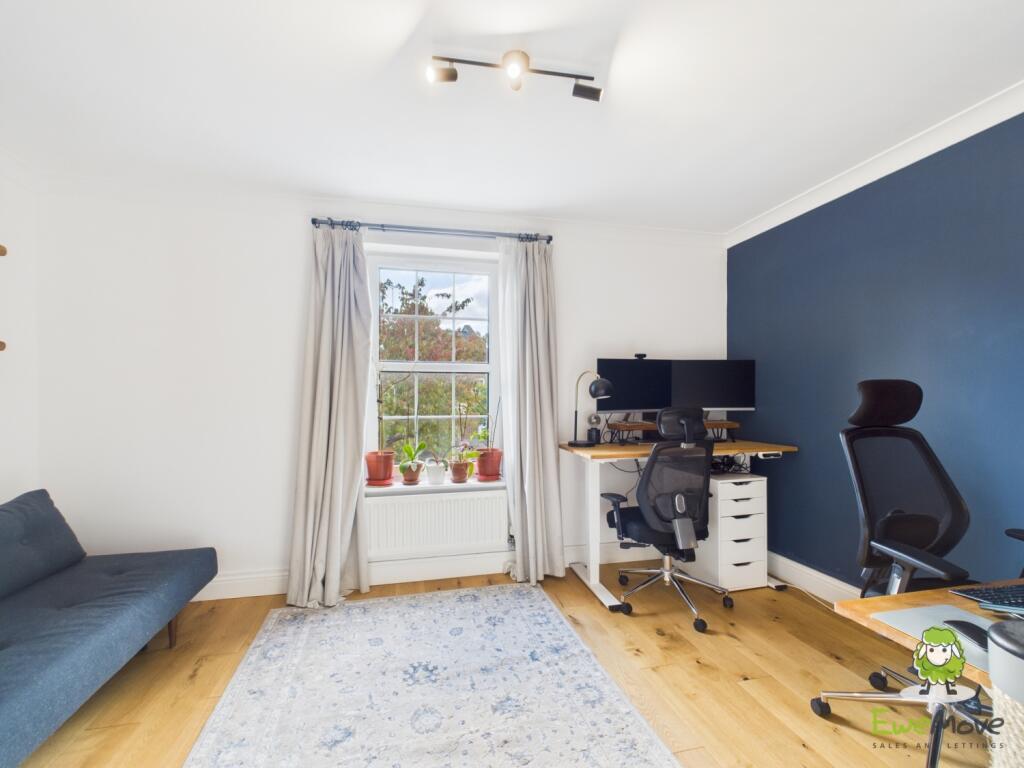 EweMove Estate Agents Basingstoke - Gaiger Avenue 