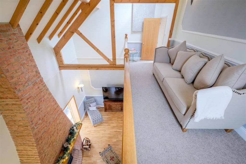 Mezzanine Level/Study