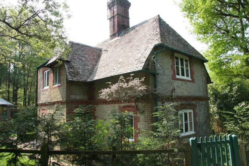 Angell's Stone Cottage House Front iPhone.jpg