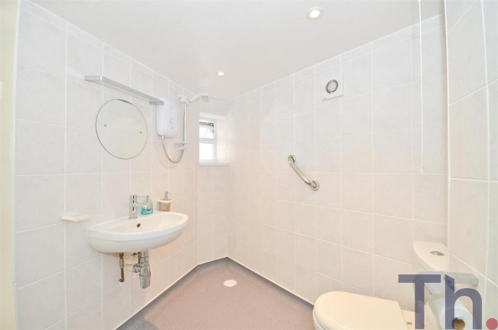 Wet Room.JPG