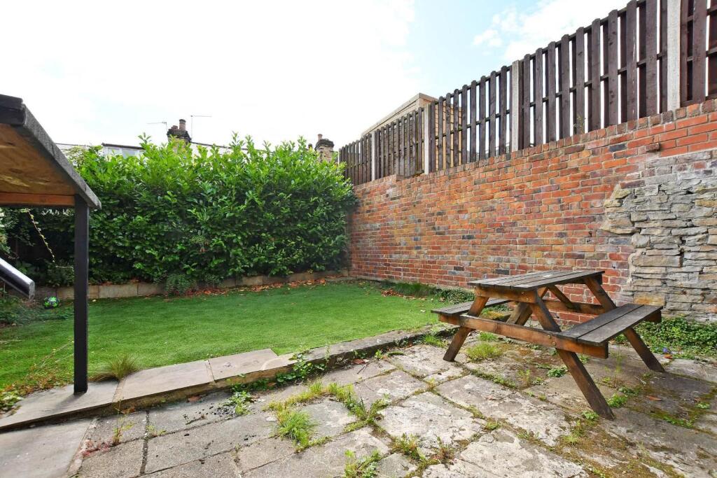 Private rear garden.jpeg