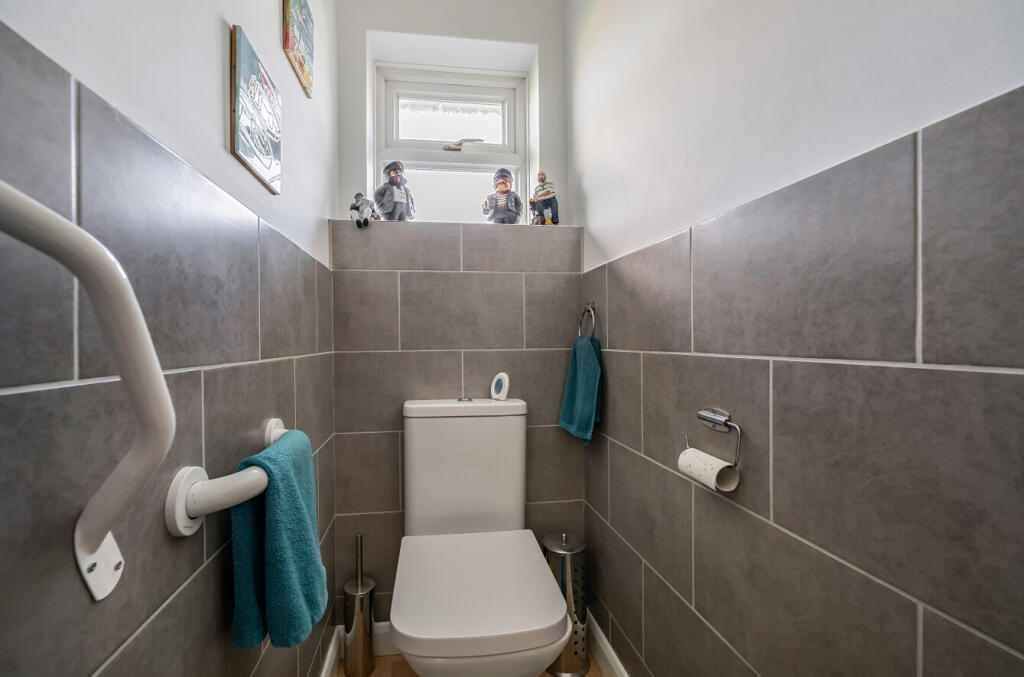 1371287-4-68f8cc5...