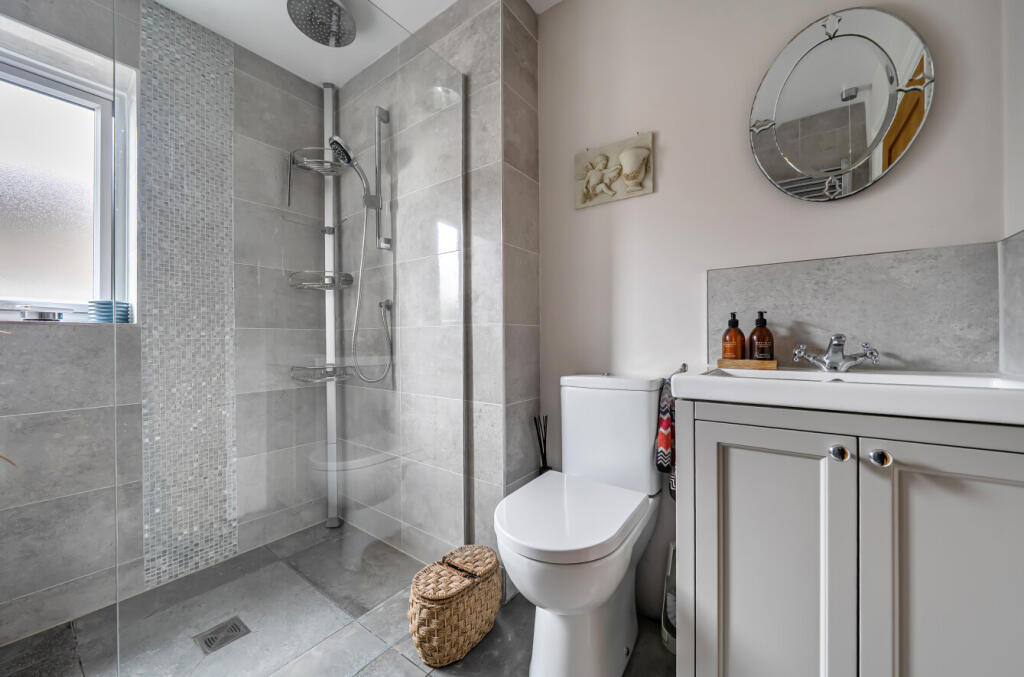 1374592-16-690ccb...