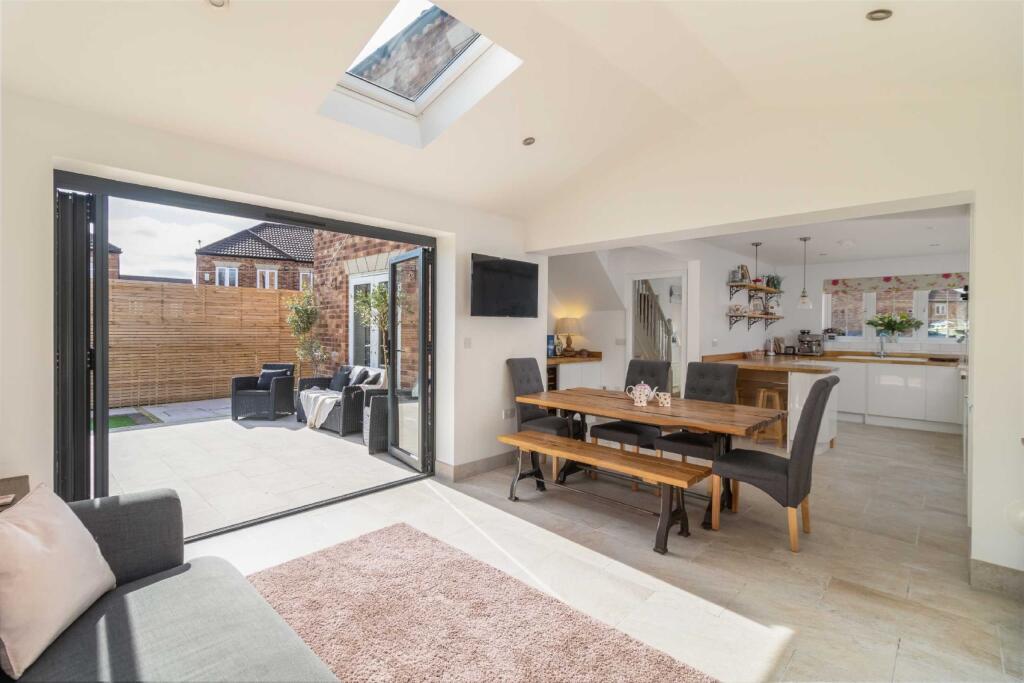 Kitchen/Dining Area