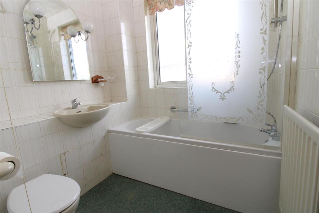 Bathroom.JPG