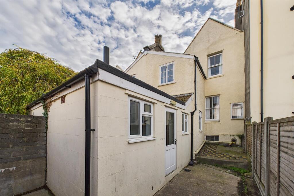 12 Osborne Villas, Kingsdown, Bristol BS2 8BP | Fr