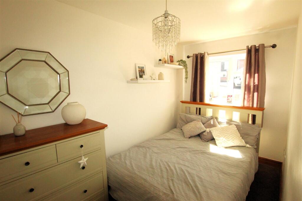 BEDROOM5/RECEPTION ROOM