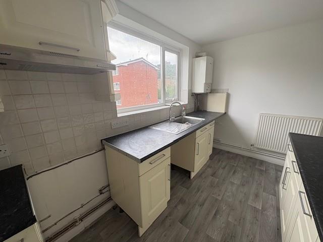 Kitchen 1.jpg