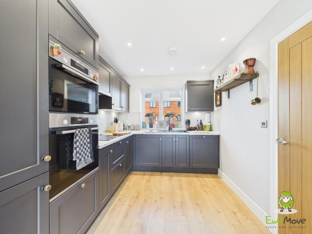 EweMove Basingstoke Estate Agents - Wells Court - 