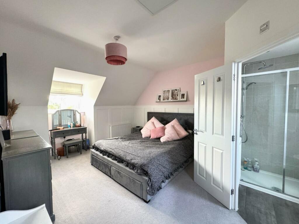 WhatsApp Image 2024-10-16 at 16.56.04_a1064777.jpg