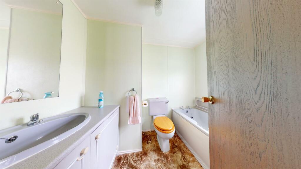 24-Rowlands-Caravan-Park-08032023_131456.jpg